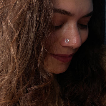 Zircon Swirl Nose Pin